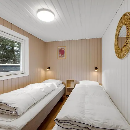 Dom wakacyjny With 4 Bedrooms And Large Terrace With Wilderness Bath