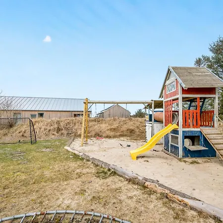 Dom wakacyjny With 4 Bedrooms And Large Terrace With Wilderness Bath *