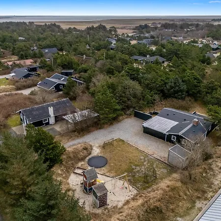 With 4 Bedrooms And Large Terrace With Wilderness Bath Ringkøbing