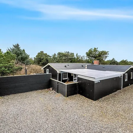 Dom wakacyjny With 4 Bedrooms And Large Terrace With Wilderness Bath